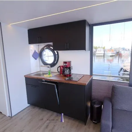Ботель Hausboot Fjord Aries Mit Dachterrasse In